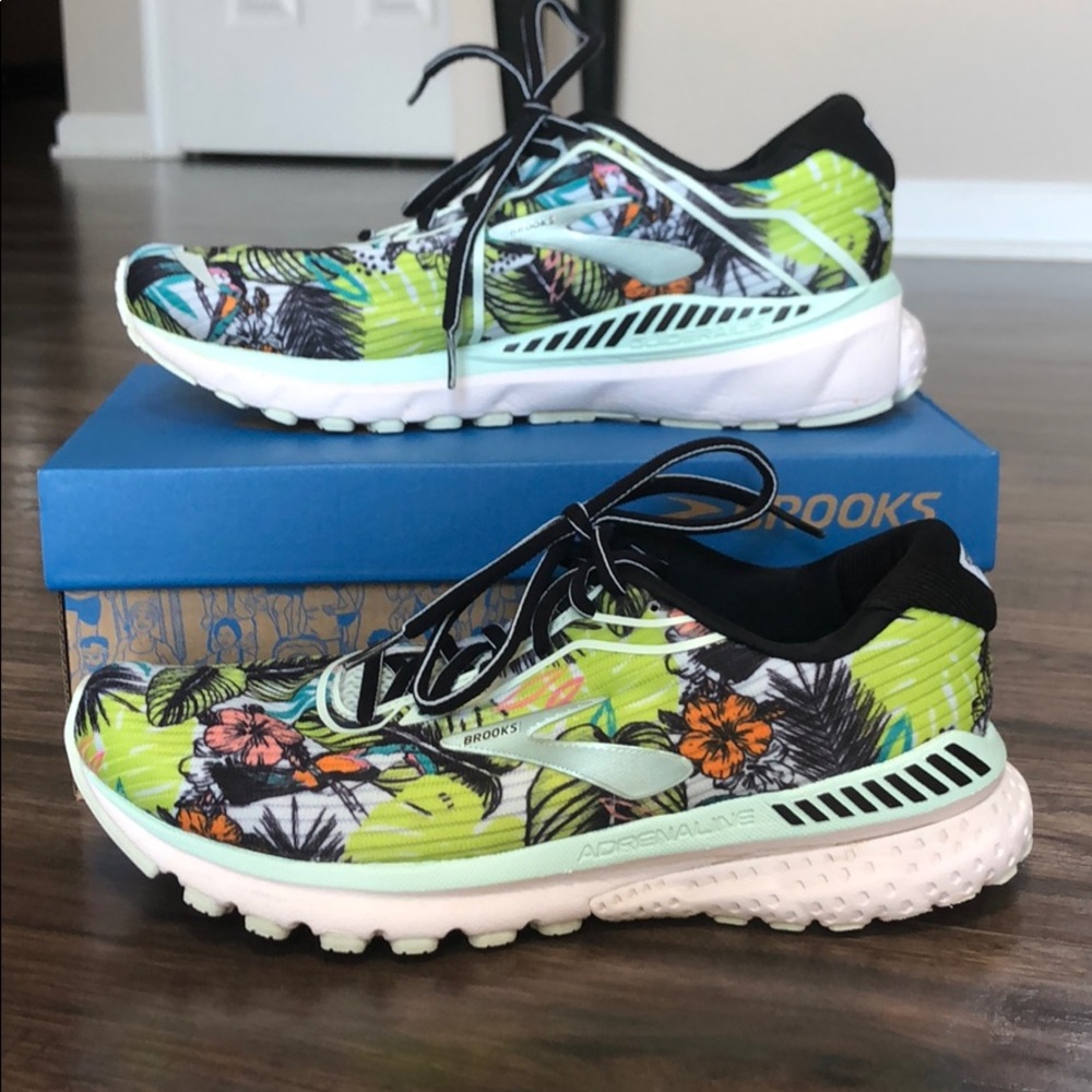 Brooks Adrenaline GTS 20 tropical pattern